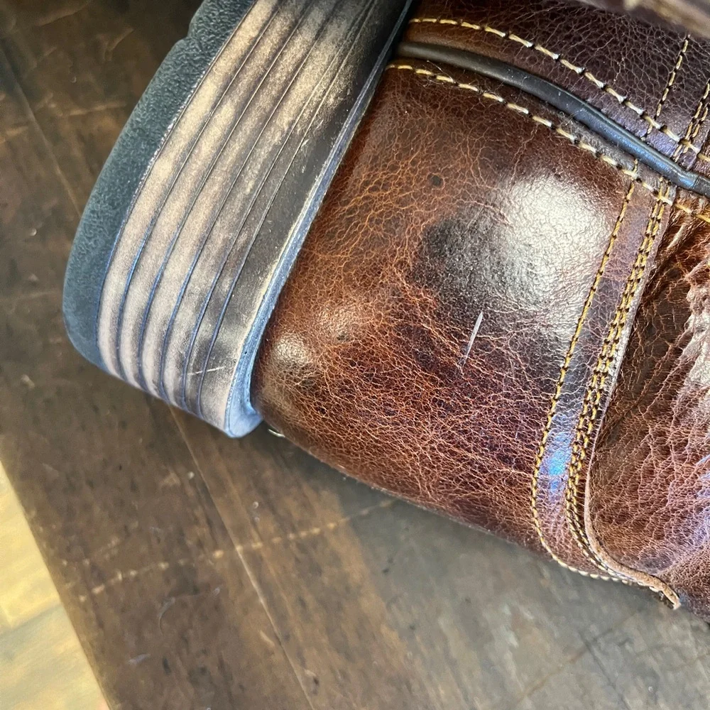 Ariat Brown Western Boots with Intricate Stitching - Picture 6 of 9